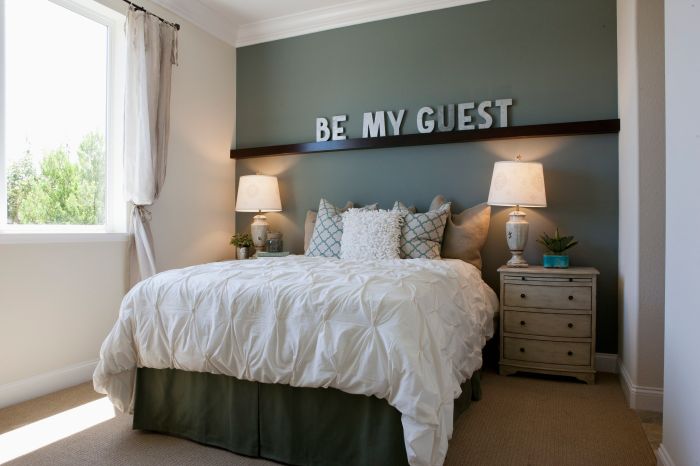 How do you decorate a small guest room