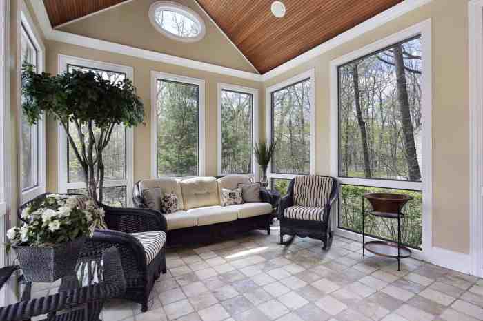 How to decorate sunroom windows