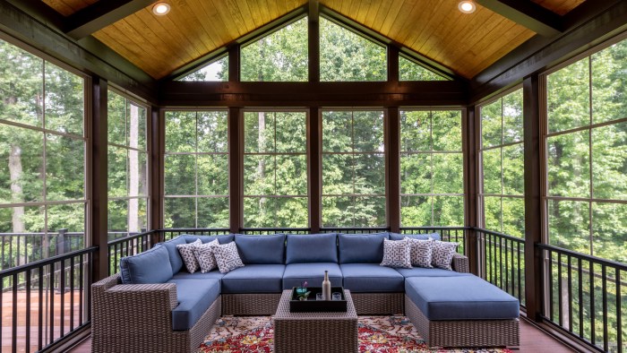 How to decorate sunroom windows